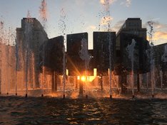 Brunnen am Strausberger Platz Das Bild zeigt den Brunnen am Strausberger Platz in einer Nahaufnahme mit Blick in Richtung Alexanderplatz bei Sonnenuntergang.